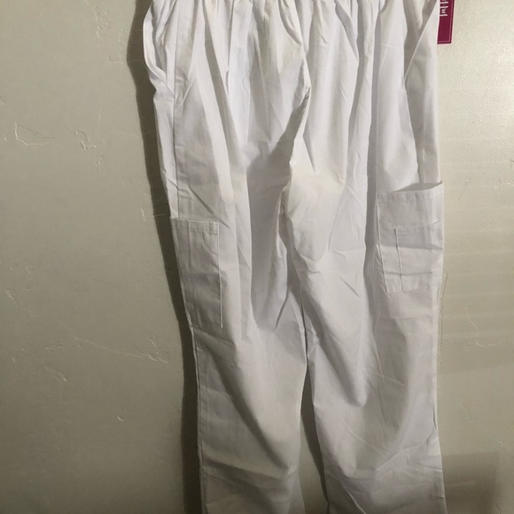 WHITE SCRUBS SET SIZE MEDIUM, fits like large - Picture 7 of 11